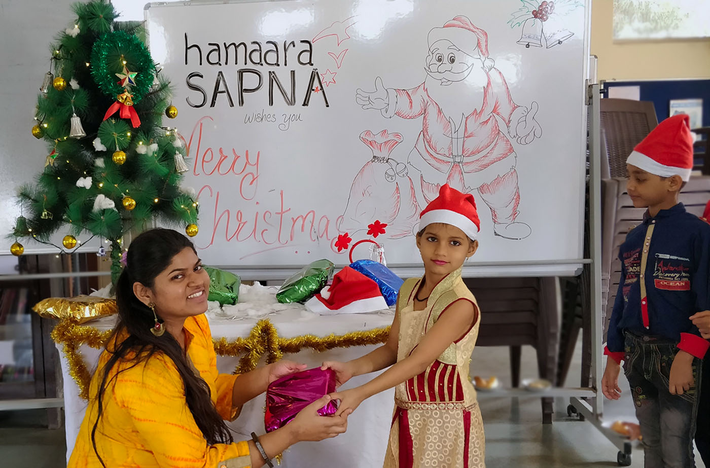All the children receiving a gift from Hamaara Sapna in the Christmas Party