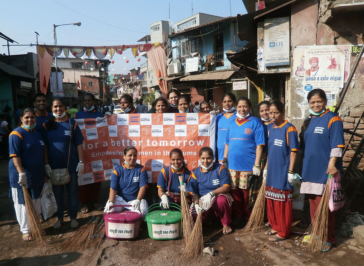 A similar operation was carried out by the Dharavi team of Hamaara Sapna to clean its neighbourhood - SBA  (March, 2017)