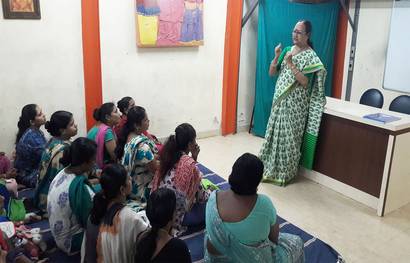 Ms. Nupur Sengupta explaining the ladies about benefits of Reading