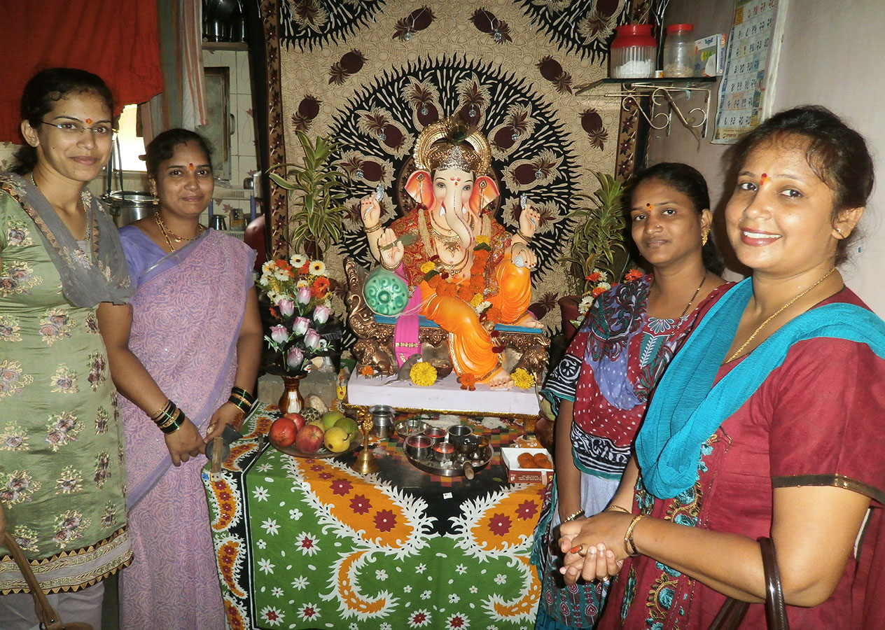 Hamaara Sapna Project Co-ordinator and the staff visiting women on the occasion of the Ganesh Festival (September, 2014)