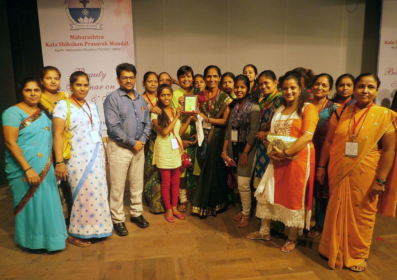 Beneficiaries of Hamaara Sapna proud with the experience and the memento at the Grooming & Beauty Workshop (December, 2015)
